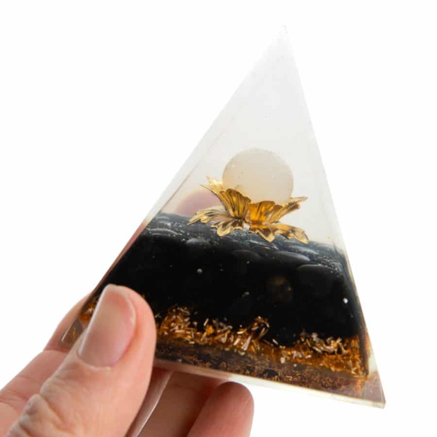 Orgonite Piramide Zwarte Toermalijn met Kwarts Bol in Lotusbloem (80 mm) – Bild 4