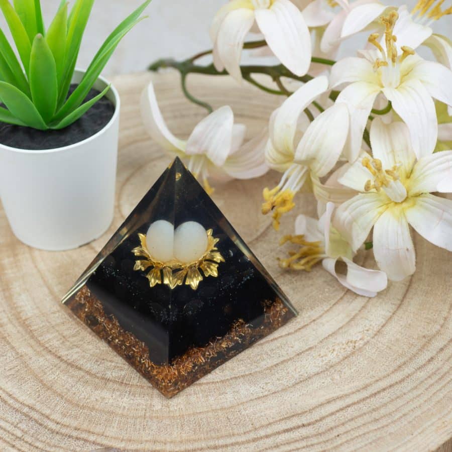 Orgonite Piramide Zwarte Toermalijn met Kwarts Bol in Lotusbloem (80 mm) – Bild 2