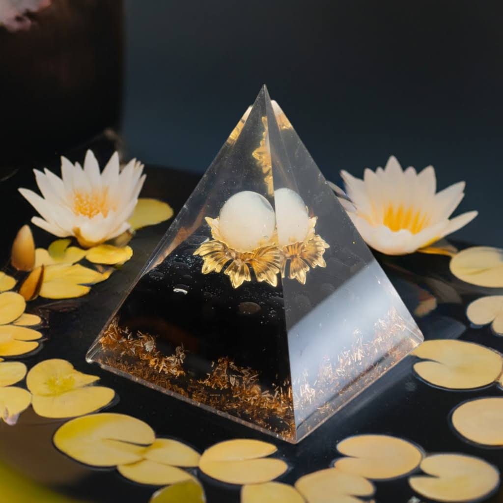 Orgonite Piramide Zwarte Toermalijn met Kwarts Bol in Lotusbloem (80 mm) – Bild 3