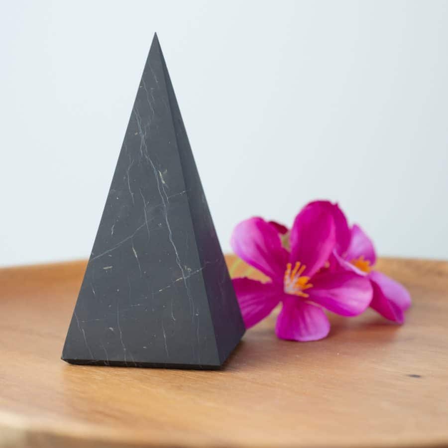 Edelsteen Hoge Piramide Shungiet Ongepolijst | 110 mm – Bild 2